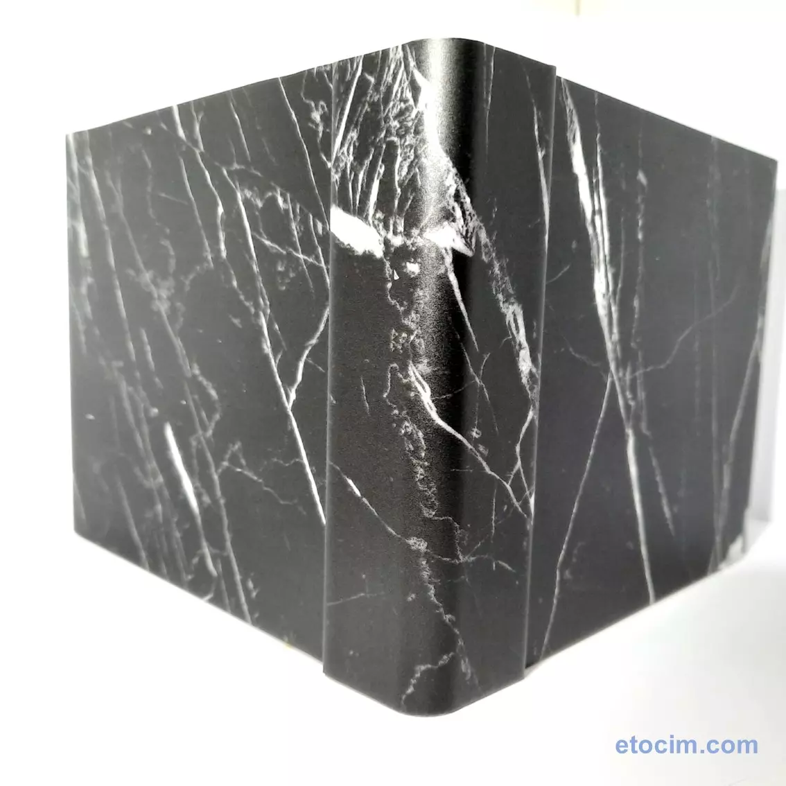 habillage-angle-marbre-noir-kit-etocim